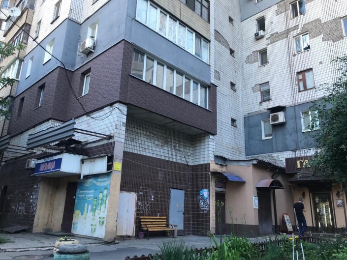 З'явилися нові фото двору, де виріс Зеленський: що змінилося за рік